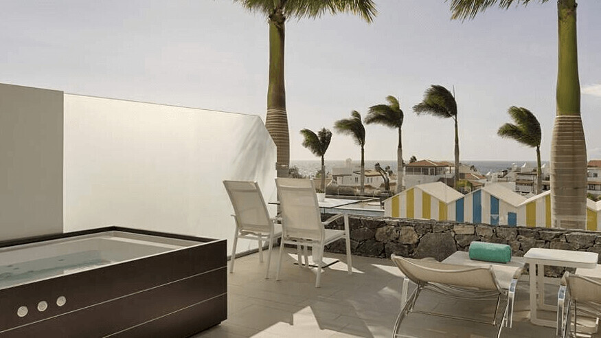 Junior Suite with outdoor hydromassage bathtub 